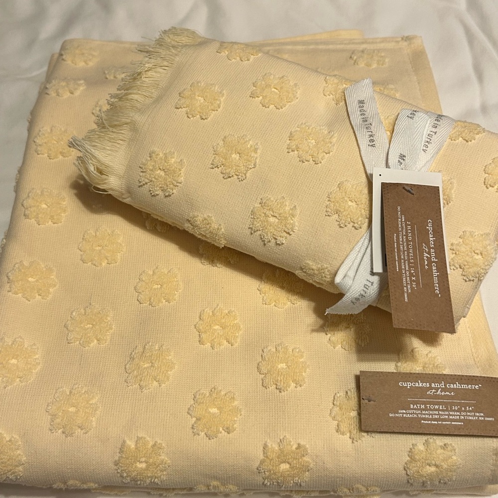 Cupcakes and Cashmere 4 pc Bath Towels  Set 100% Cotton NEW! - Picture 6 of 6